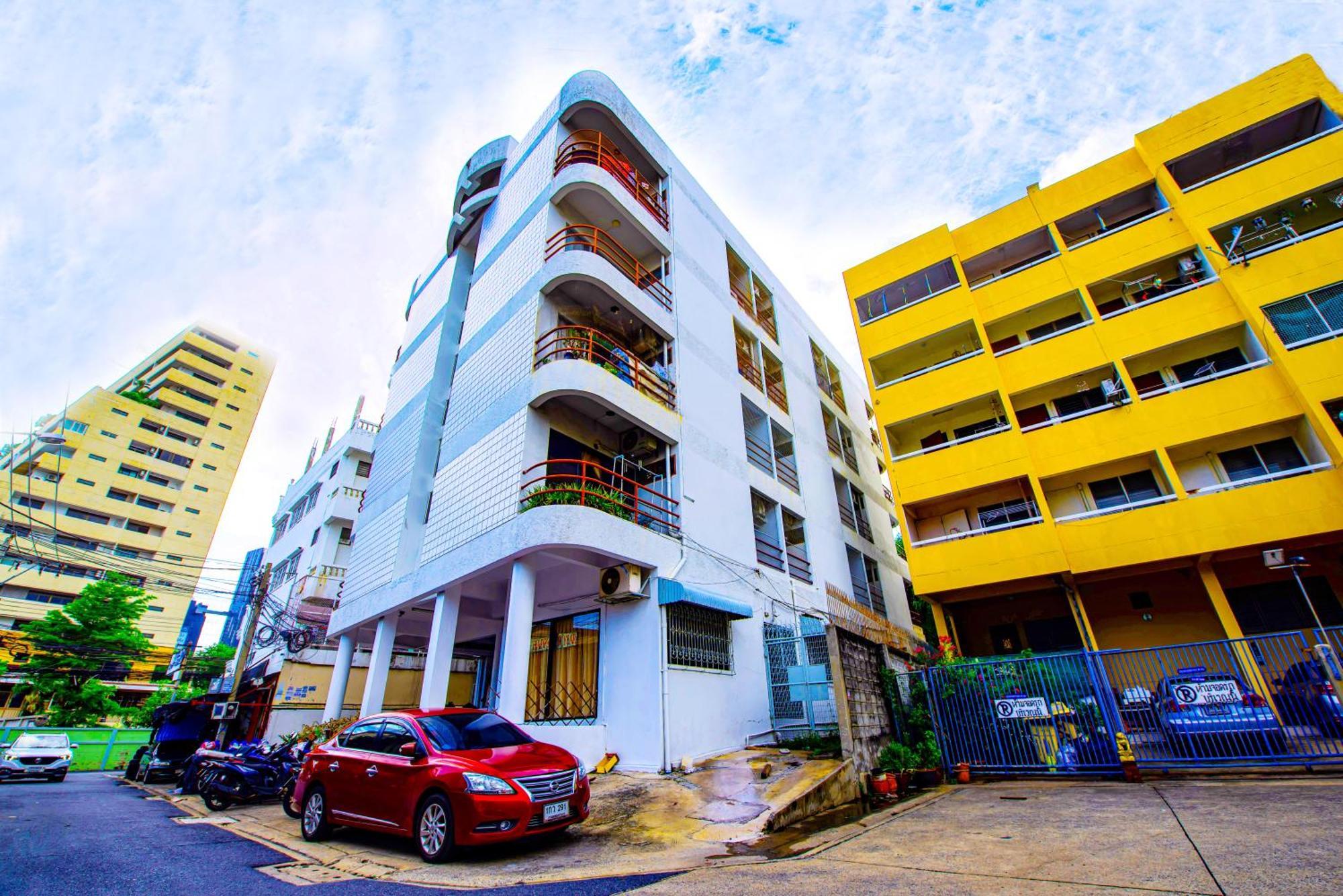 Bt Fifty Hotel Bangkok Exterior photo